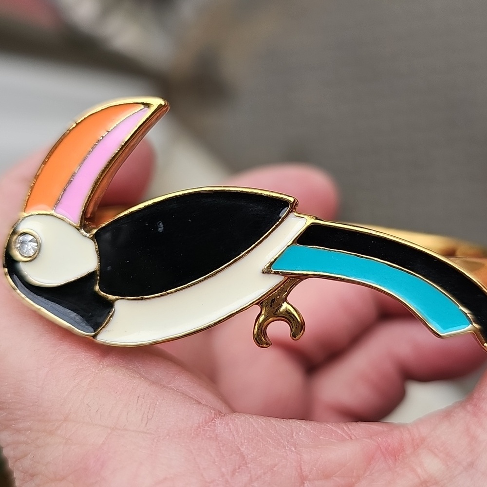 KATE SPADE New York Gold Toucan Bird Bracelet Rhinstone Eye Bangle Clasp RARE